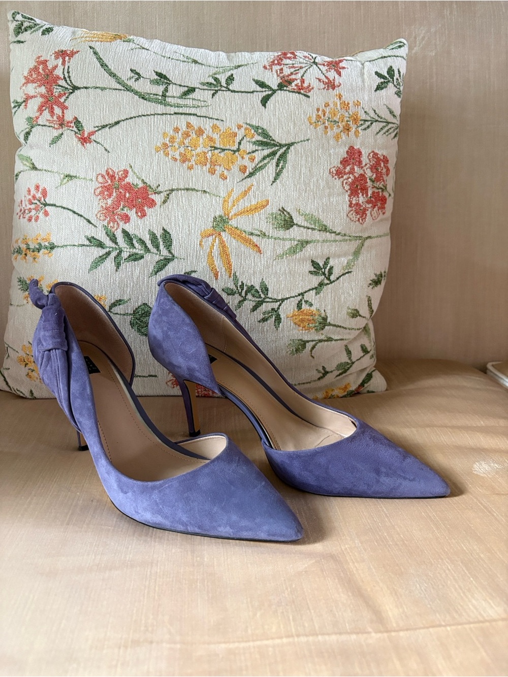 White House Black Market Hells Muted Purple  Suede Pointed-Toe Bow accent 10 M